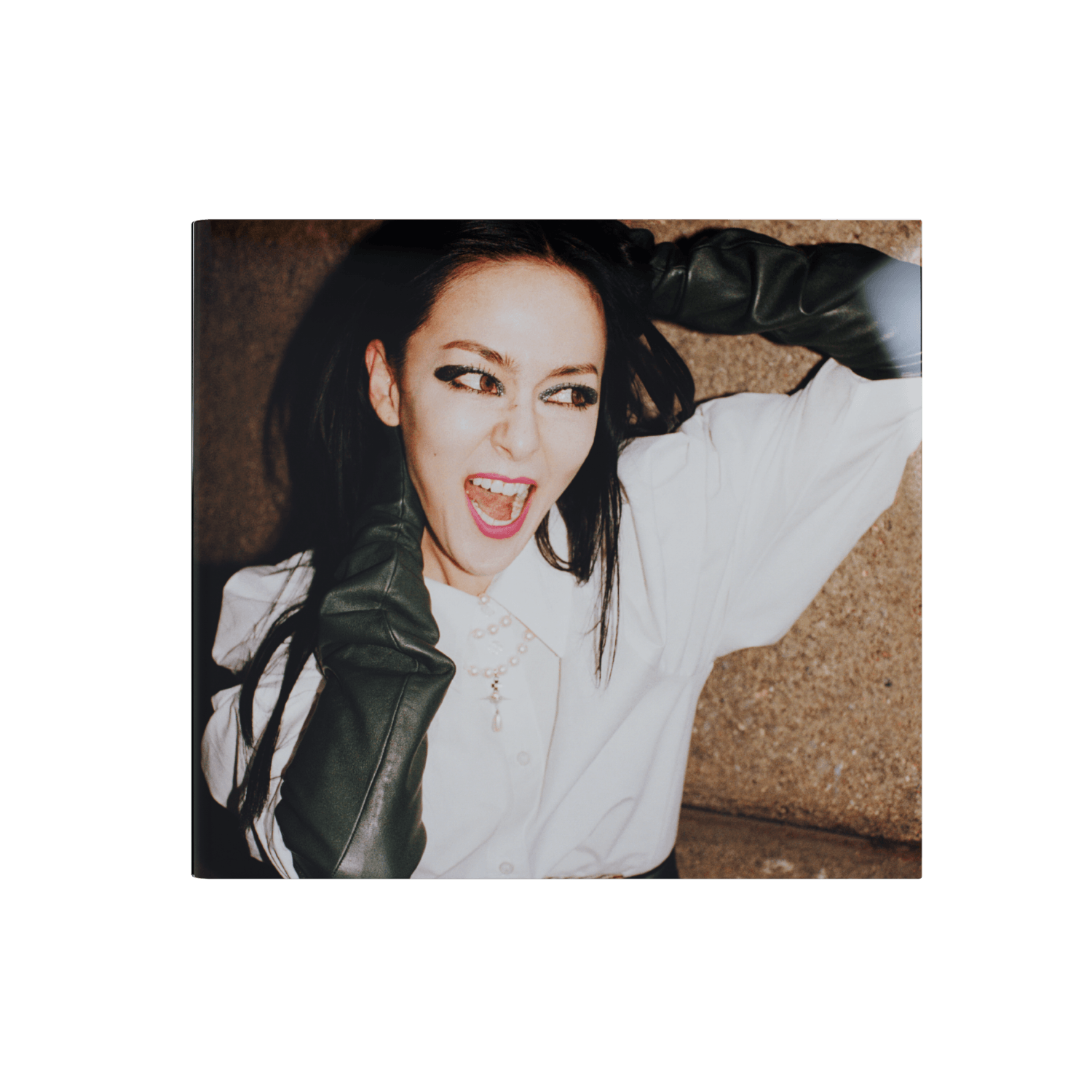 JAURIM - [LIFE!] - Album Kpop : couverture avec JAURIM en pose dynamique, veste noire et arrière-plan urbain.