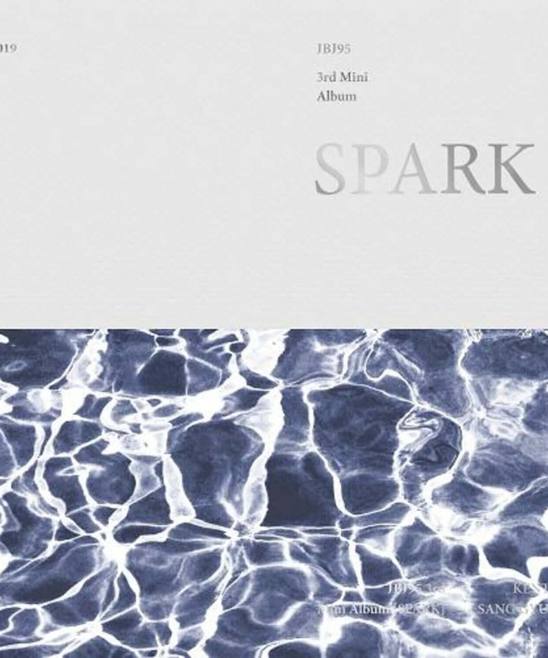 JBJ95 - 3rd Album [SPARK] Chapter. 1 Ver. - Album Kpop : couverture avec motif eaux bleues, design SPARK, style album 2019.