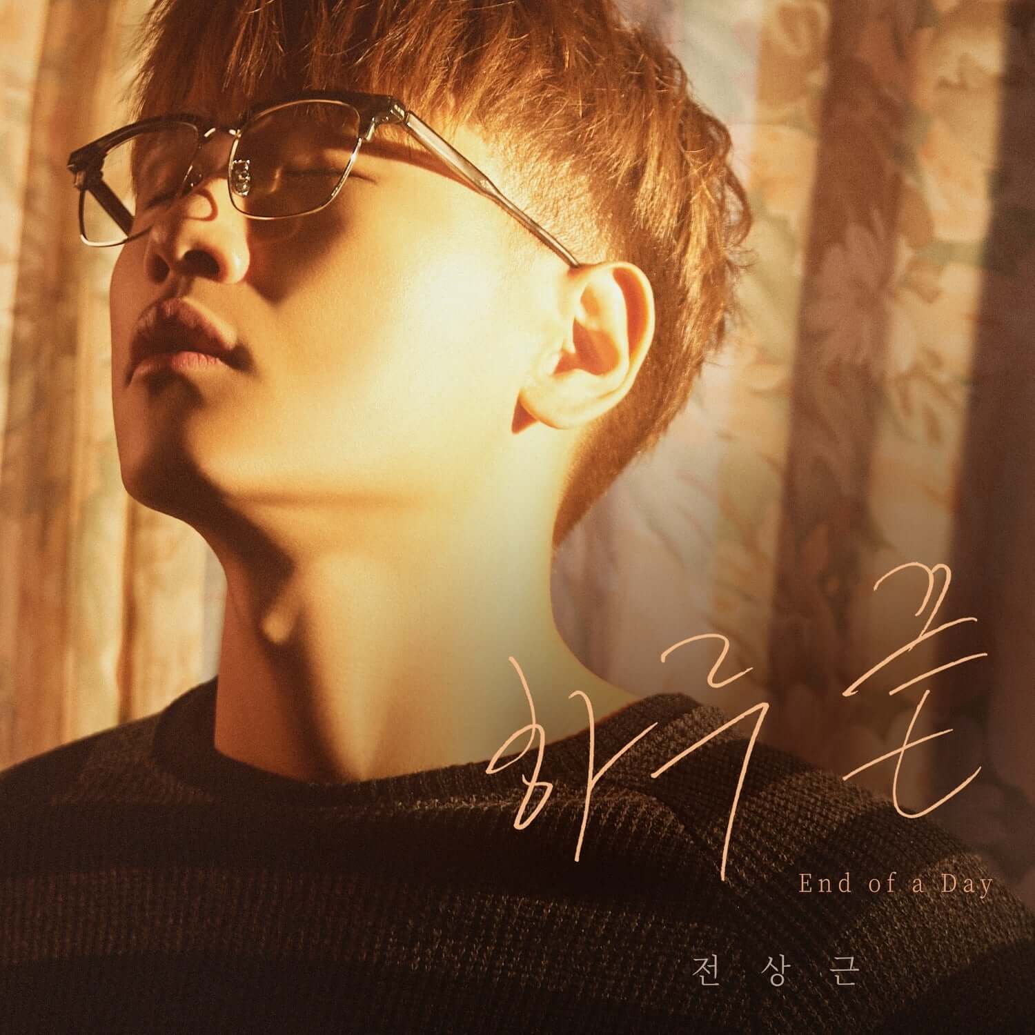 JEON SANGKEUN - 2nd Album [ (End of a Day)] - Album Kpop : portrait chaud avec dédicace et texte “End of a Day” sur fond.