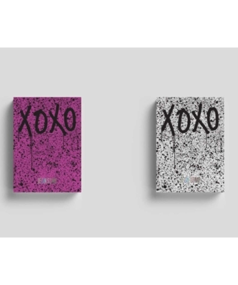 JEON SOMI - THE FIRST ALBUM [XOXO] (SET) - Album Kpop, coffret set de la marque JEON SOMI, pochettes XOXO violet et blanc.