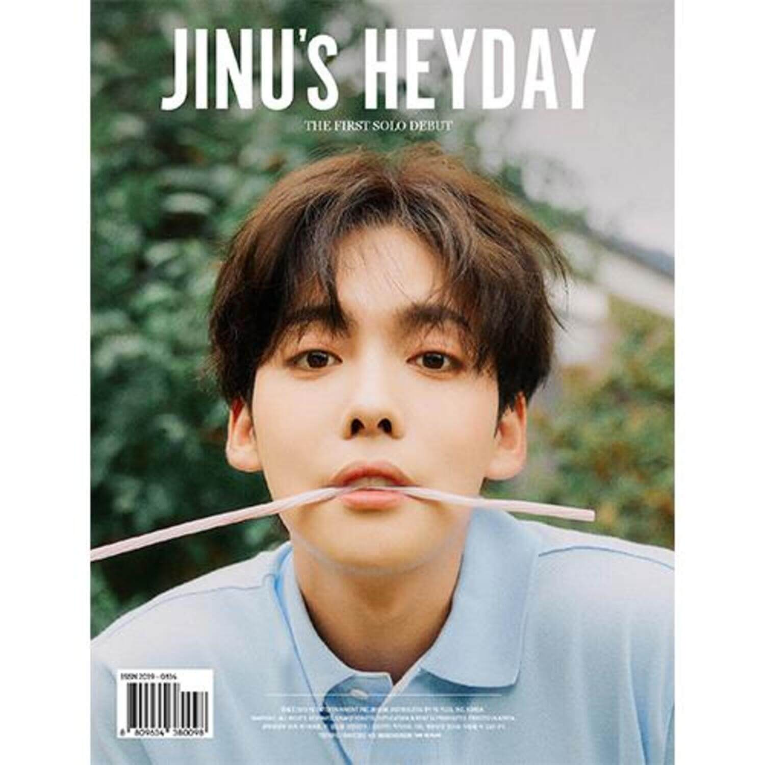JINU - 1st Album [JINU’s HEYDAY - SOFT VER.] - Album Kpop, couverture avec JINU en extérieur, ambiance tendre et émotionnelle.