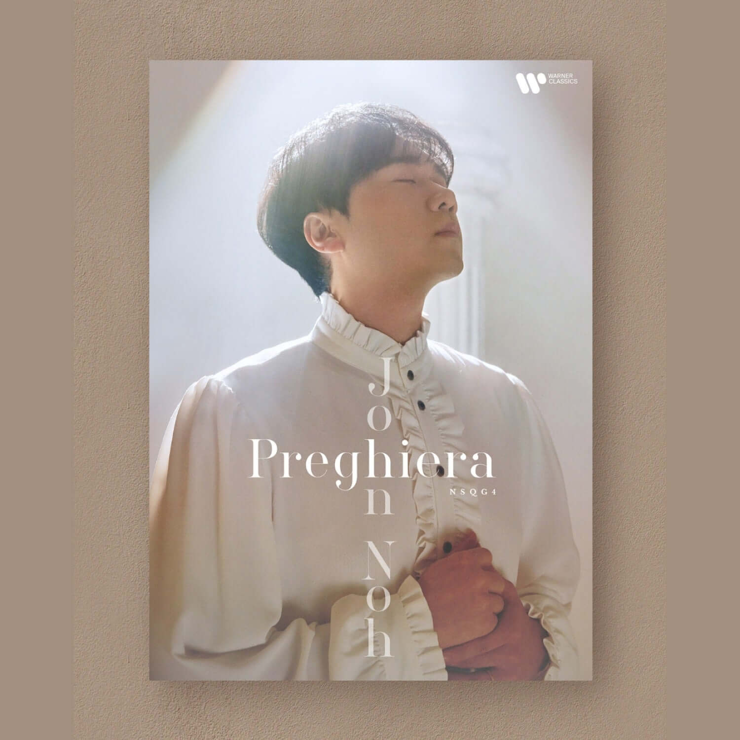 JOHN NOH - [NSQG 4 – Preghiera] - Album Kpop : couverture avec le chanteur en tenue blanche, ambiance prière