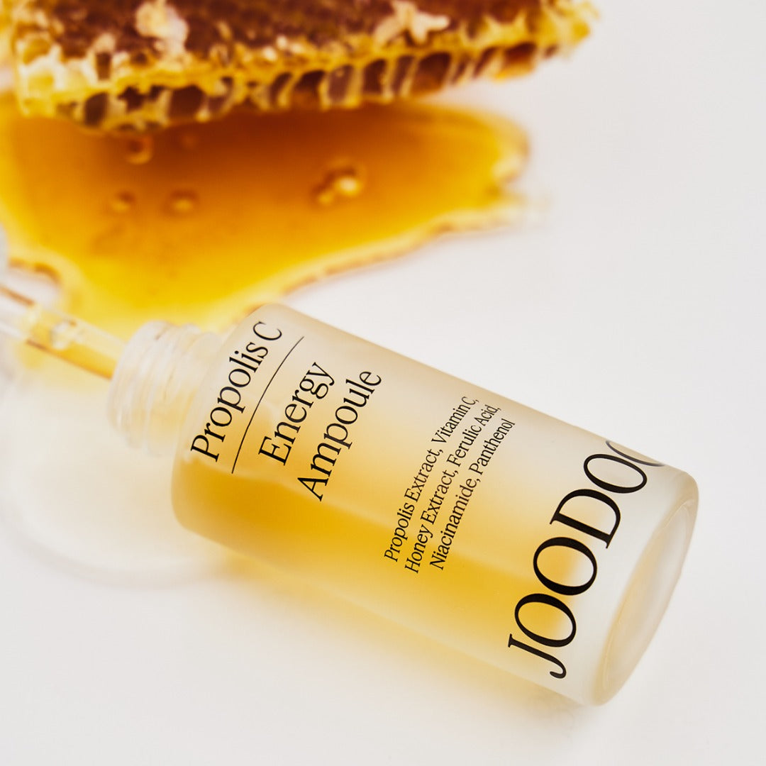 JOODOC  Propolis C Energy Ampoule 30ml, flacon sur fond blanc, décor cire d’abeille, photo produit en gros plan.