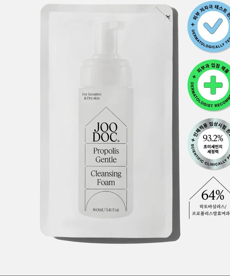 JOODOC Propolis Gentle Cleansing Foam Refill 160ml, recharge blanche en sachet, produit cosmétique sur fond clair