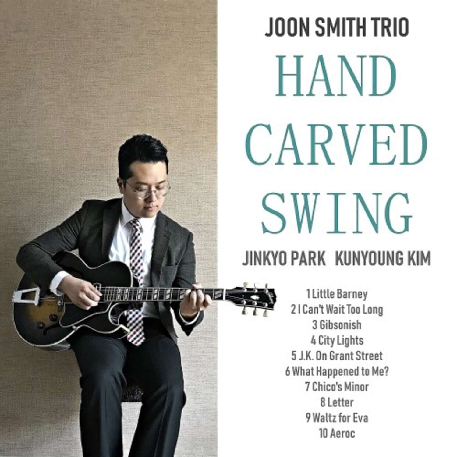 JOON SMITH - [HAND CARVED SWING] - Album Kpop : couverture avec JOON SMITH Trio et guitare, ambiance vintage minimaliste.