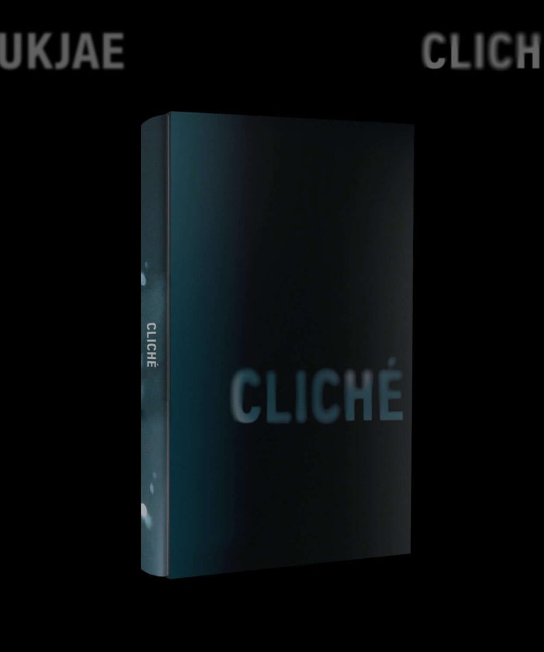 JUKJAE - 3rd Album [CLICHÉ] - Album Kpop, pochette noire et bleue avec titre « CLICHÉ », édition photo studio.