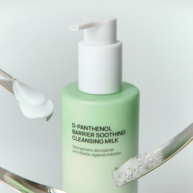 JUMISO D-Panthenol Barrier Soothing Cleansing Milk 300ml Refill Offer (+100ml Refill), lait nettoyant apaisant, flacon blanc.