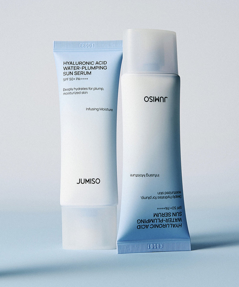 JUMISO Hyaluronic Acid Water Plumping Moisture Sun Serum 40ml, bouteille et tube sur fond clair, photo produit JUMISO.