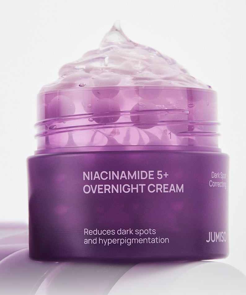 JUMISO  Niacinamide 5 Plus Overnight Cream 80ml, pot violet sur fond clair, vue produit en contexte beauté