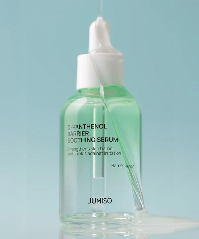 Bouteille JUMISO D-Panthenol Barrier Soothing Serum 70ml sur fond bleu clair, sérum apaisant pour la barrière cutanée