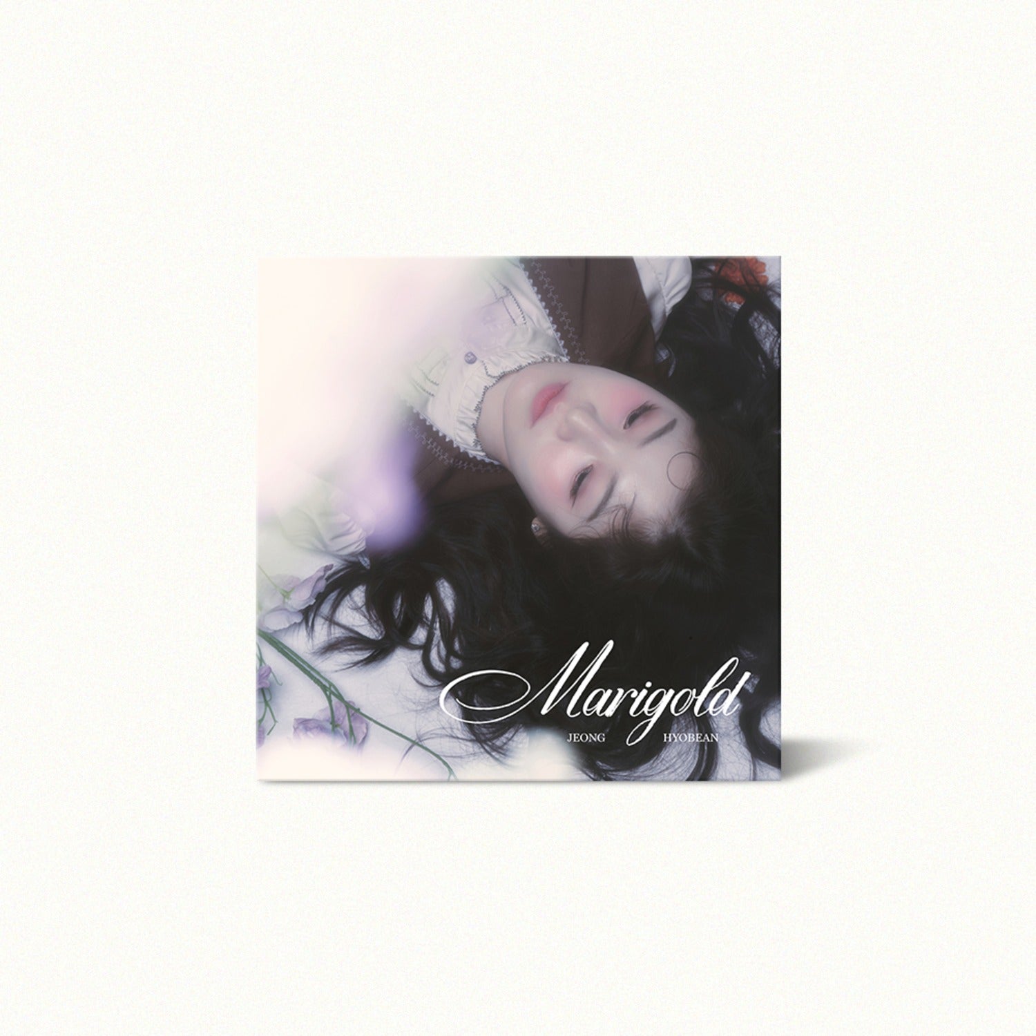 JUNG HYOBIN - EP [Marigold] - Album Kpop, pochette en visuel floral et portrait de l’artiste, ambiance pastel