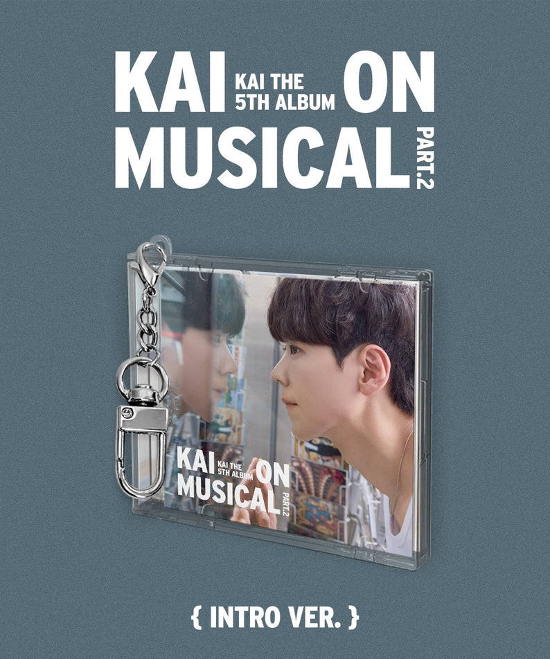 KAI - 5th Album[KAI ON MUSICAL Part.2] (Intro Ver.) (NEMO) - Album Kpop, visuel clé avec photo et fond bleu.