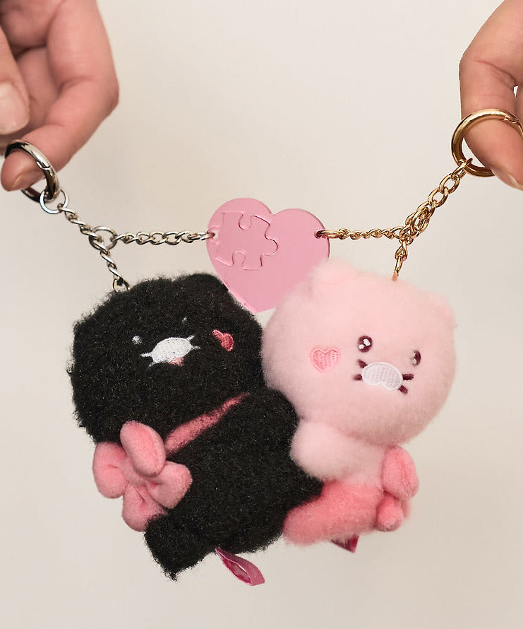 KAKAO FRIENDS Black Chun Magnet Keychain Doll Set: porte-clés aimantés avec figurines noir et rose sur fond clair, marque Kakao Friends.