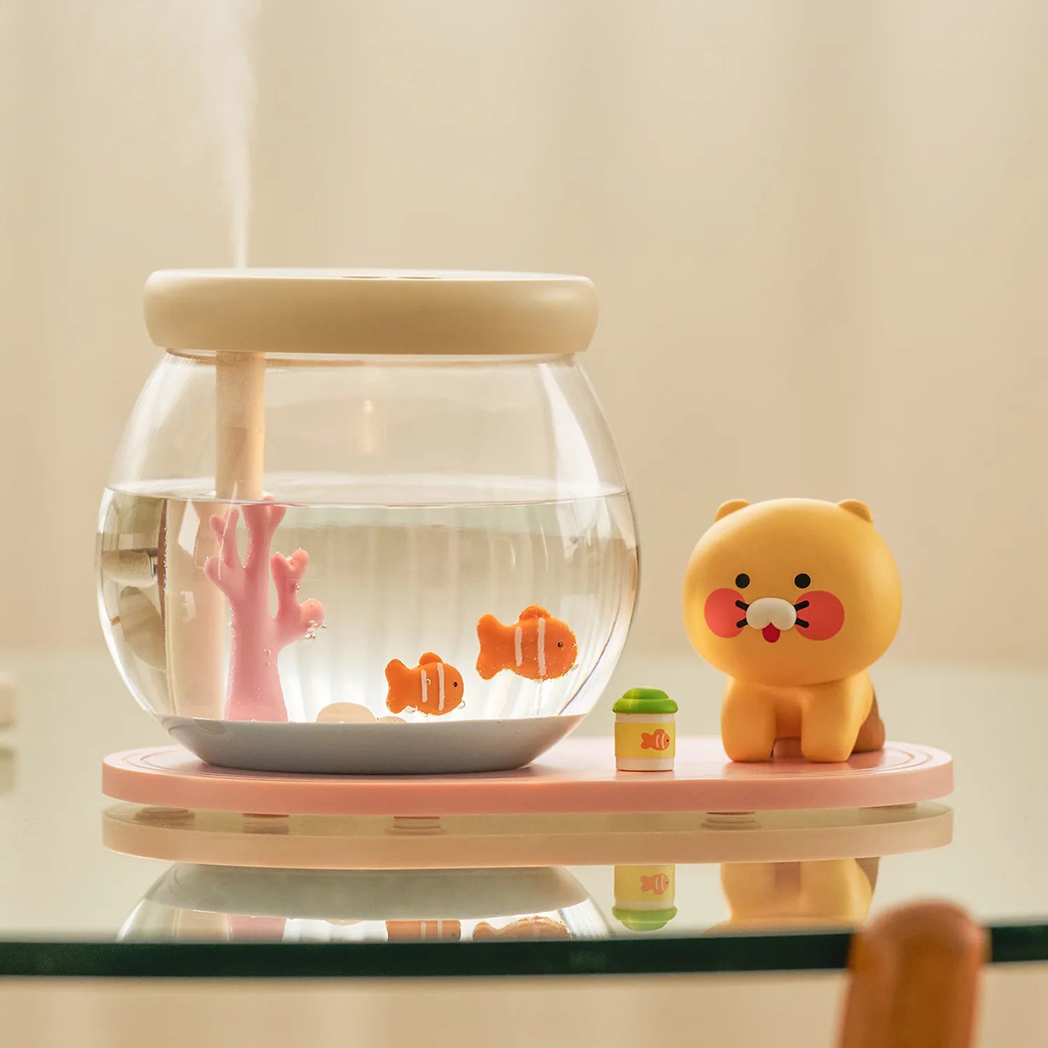 KAKAO FRIENDS  Fish Tank Humidifier Chunshik, humidificateur style aquarium avec personnages, sur meuble en décor salon
