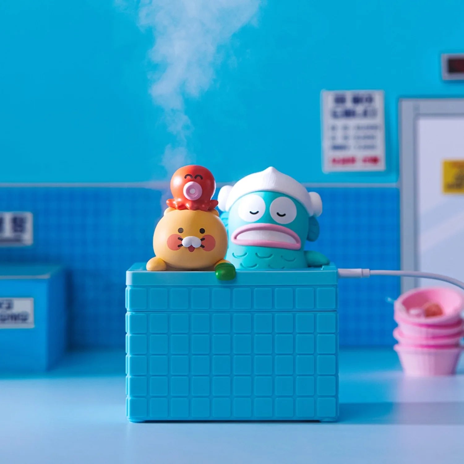KAKAO FRIENDS  Hangyo-dong X Friends Humidifier Chunshik, figurines dans une pièce bleue avec vapeur et bureau