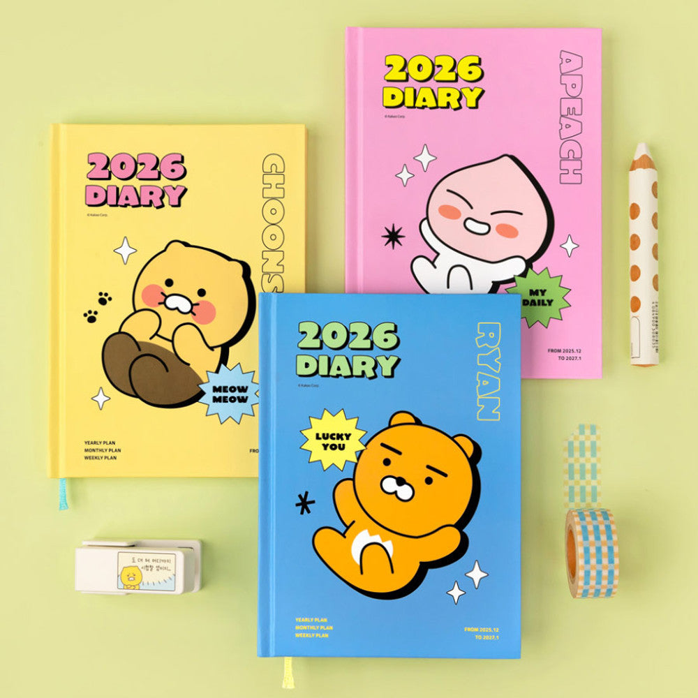 KAKAO FRIENDS Planner 2026 : trois carnets 2026 (Ryan, Apeach, Lucky) sur fond jaune, avec stylo et ruban.