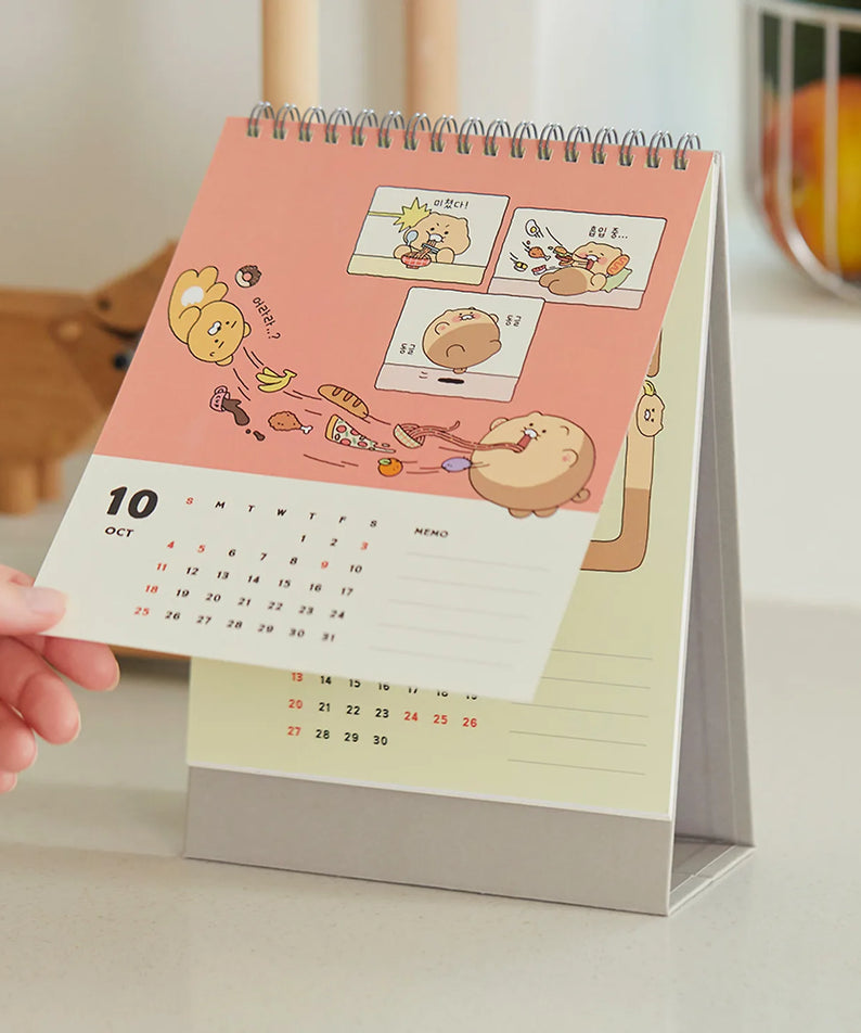 KAKAO FRIENDS Desk Calendar 2026, calendrier amusant avec illustrations colorées pour le bureau. Idéal pour l'organisation quotidienne.