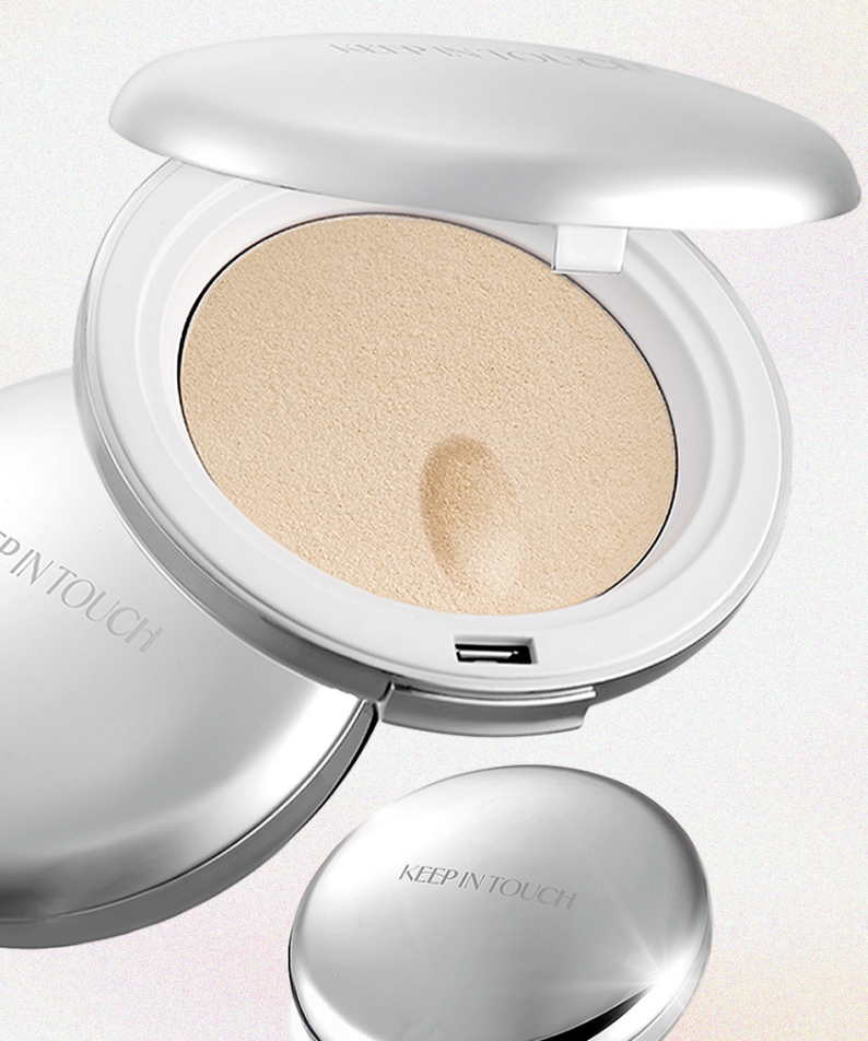 KEEP IN TOUCH Sot Cloud Blur Powder Pact, poudrerie compacte sur fond clair, visuel beauté marque KEEP IN TOUCH