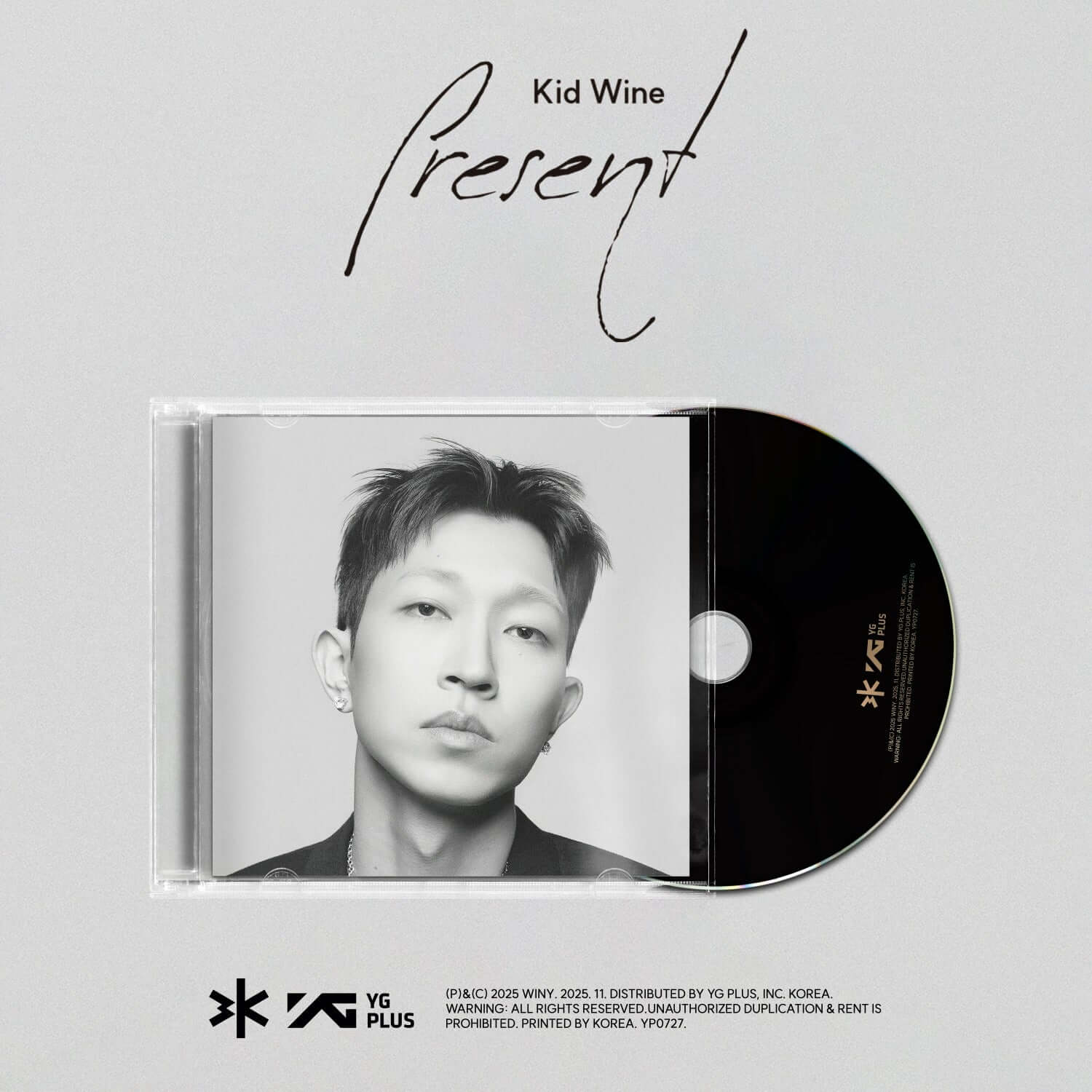 KID WINE - [Present] - Album Kpop de Kid Wine, pochette CD noire et blanche avec visuel du chanteur sur fond clair