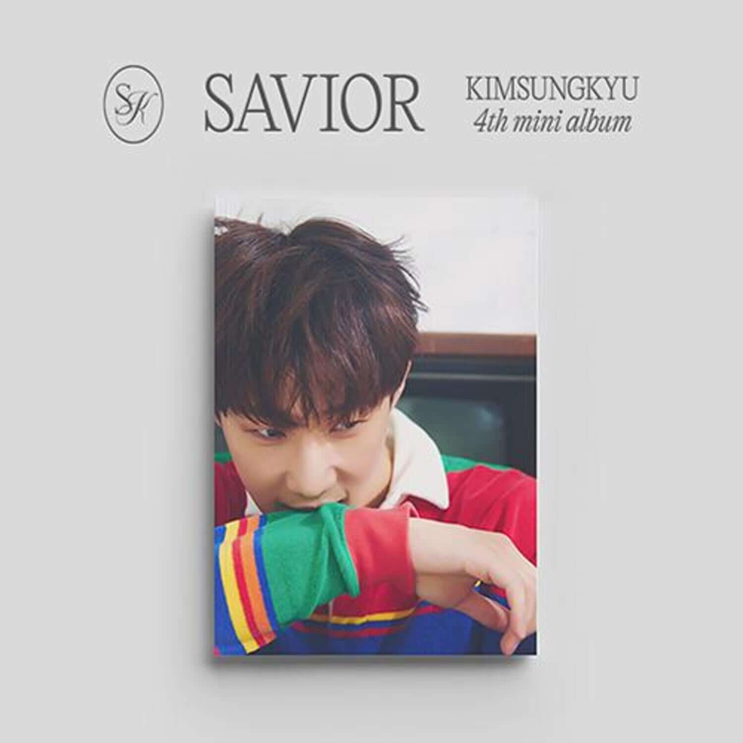KIM SUNGGYU - 4th Album [SAVIOR] (K Ver.) - Album Kpop, visuel couverture avec photo portrait sur fond clair