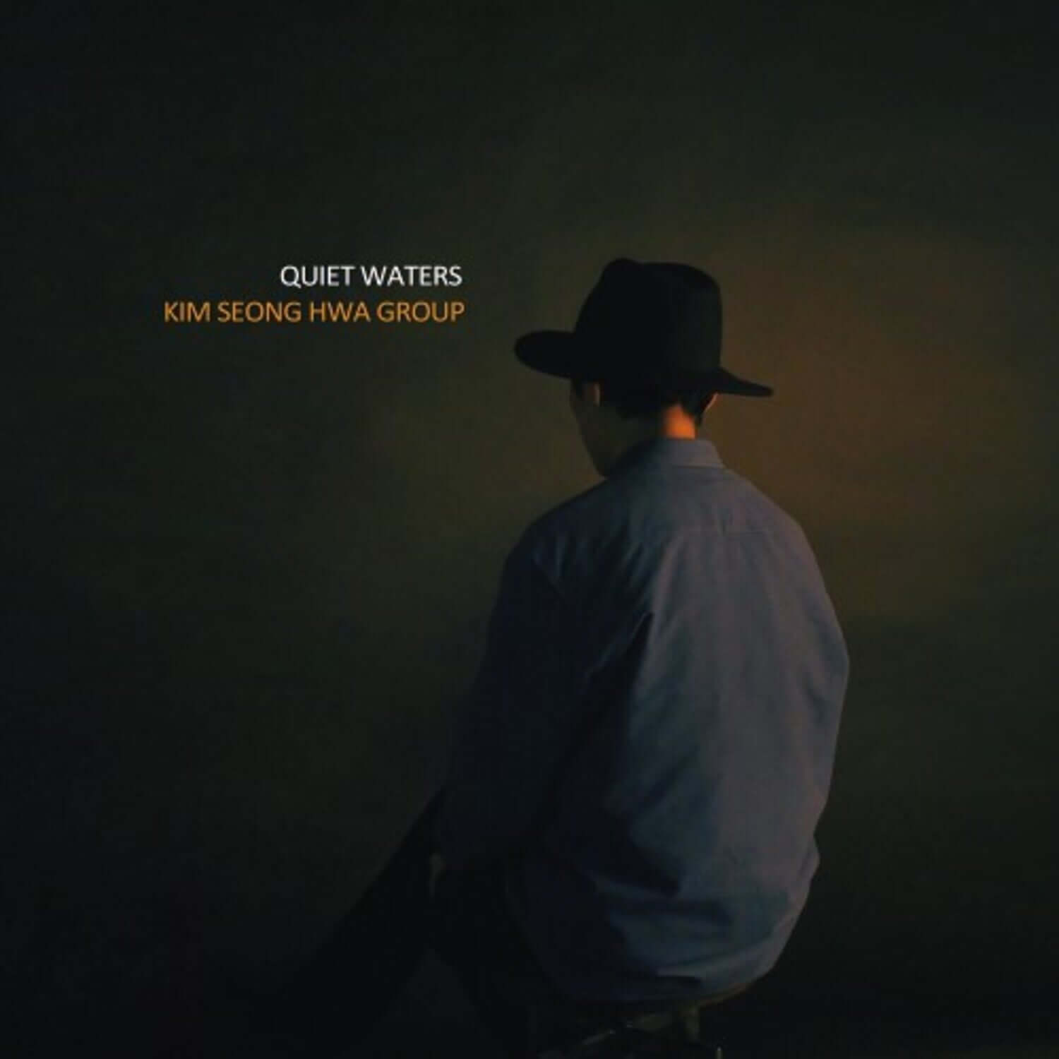 KIM SUNGHWA GROUP - 1st Album [QUIET WATERS] - Album Kpop : visuel homme au chapeau, ambiance brumeuse, cover officielle