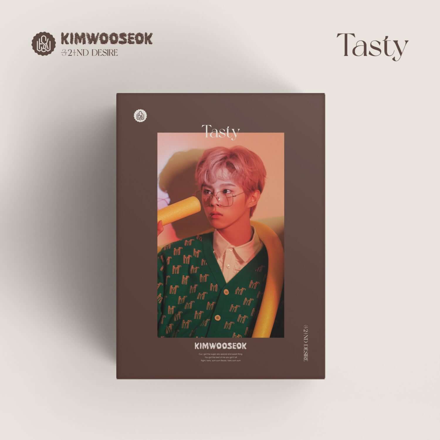 KIM WOOSEOK - 2ND DESIRE [TASTY] (cookie Ver.) - Album Kpop : pochette brun Tasty, portrait Kim WOOSEOK, style concept