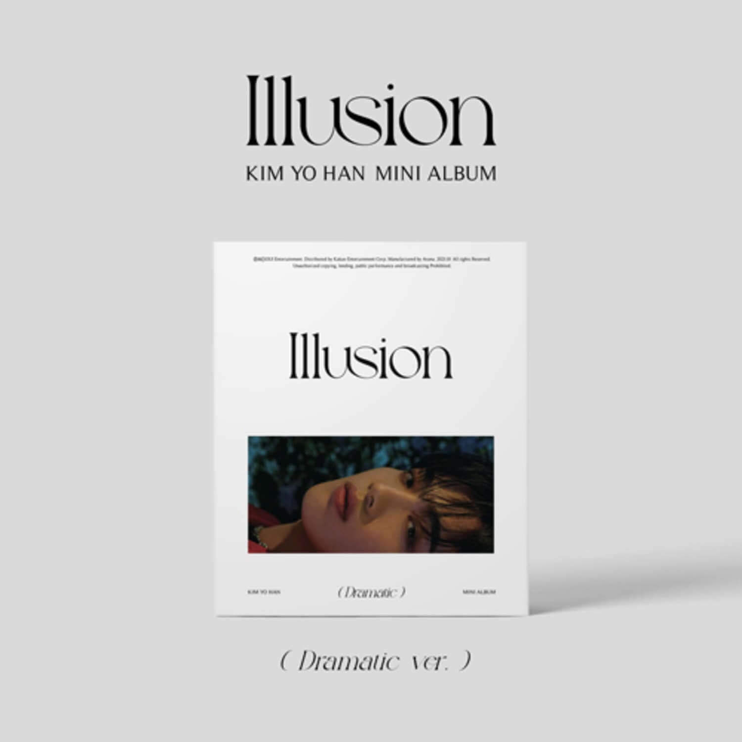 KIM YOHAN - 1st Album [Illusion] (Dramatic ver.) - Album Kpop, couverture minimaliste “Illusion” sur fond clair.