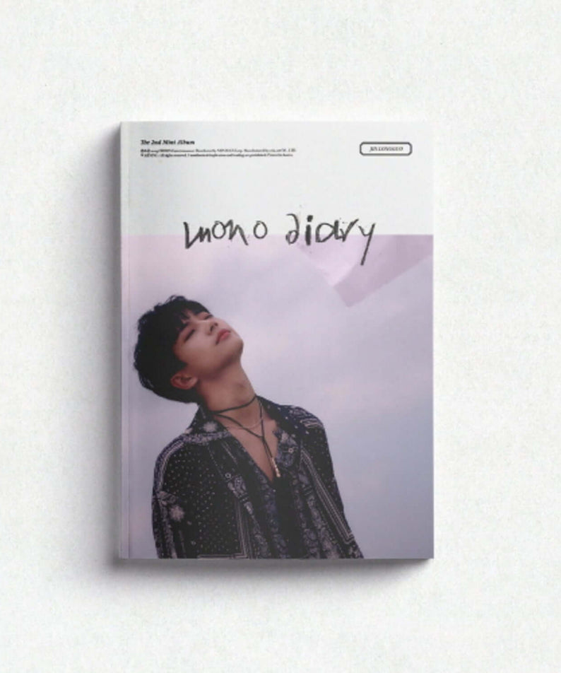 KIM YONGGUK - [MONO DIARY] - Album Kpop : jaquette photo du chanteur, fond clair, style diary, KIM YONGGUK.
