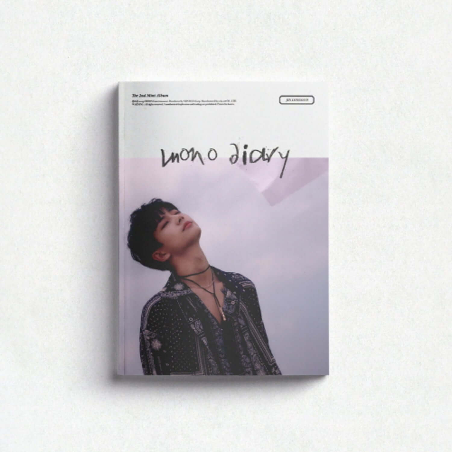 KIM YONGGUK - [MONO DIARY] - Album Kpop : jaquette photo du chanteur, fond clair, style diary, KIM YONGGUK.