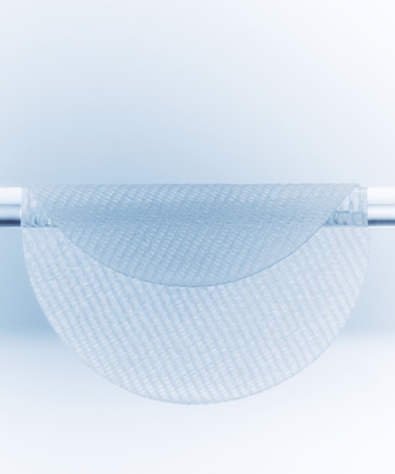 KLAIRS EGF Blue Calming Toner Pads 60 Pads, produit KLAIRS sur fond bleu, coussin/galets de pads visibles.
