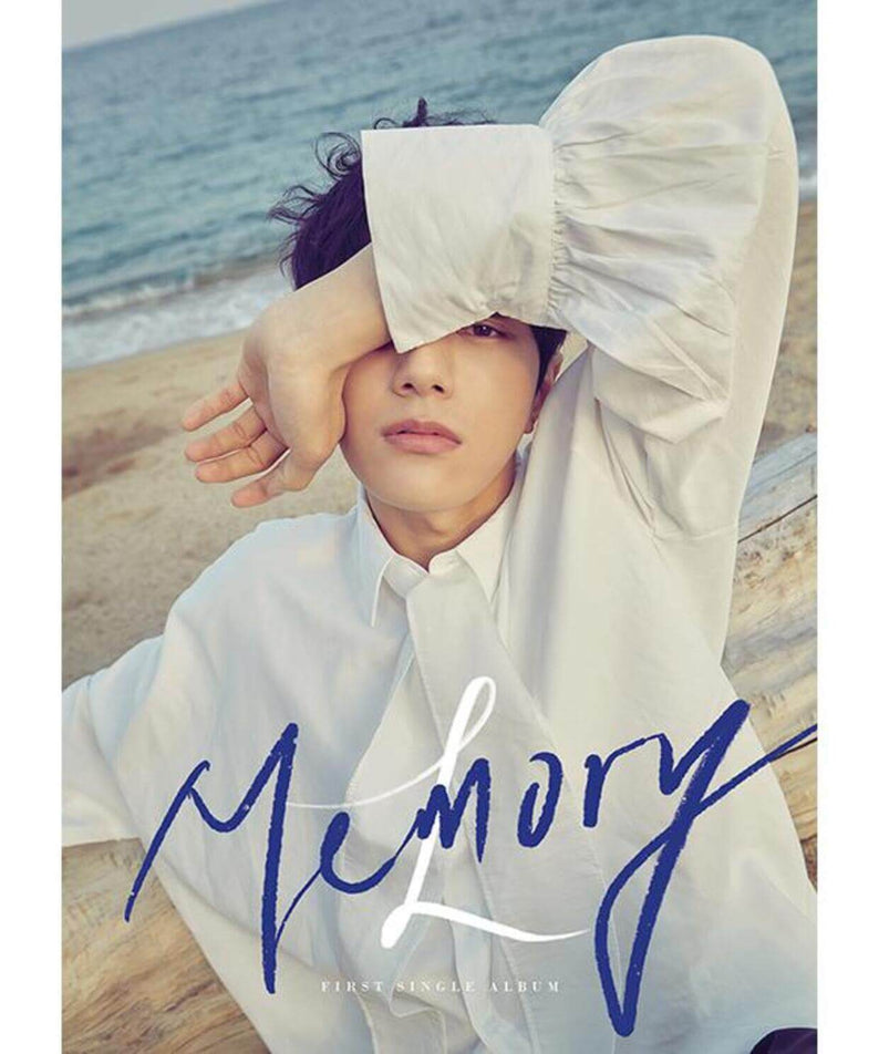 L - Album Kpop : portrait en bord de mer, garçon en costume blanc, visuel stylé du nouvel album L.