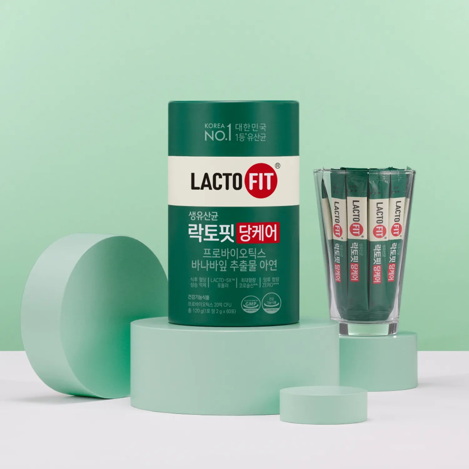 LACTO-FIT Blood Sugar Care 60 Sticks de la marque LACTO-FIT, boîte verte sur fond vert avec sticks en verre.