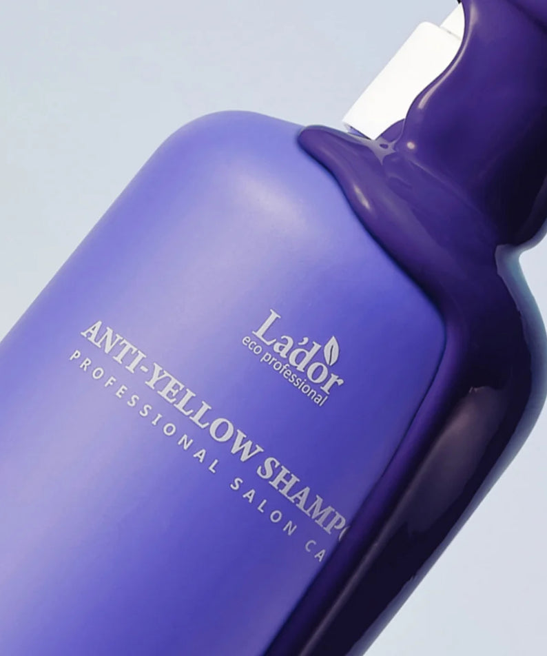Flacon de LADOR Anti-Yellow Complement Tary Shampoo 300ml avec design élégant et étiquette professionnelle.