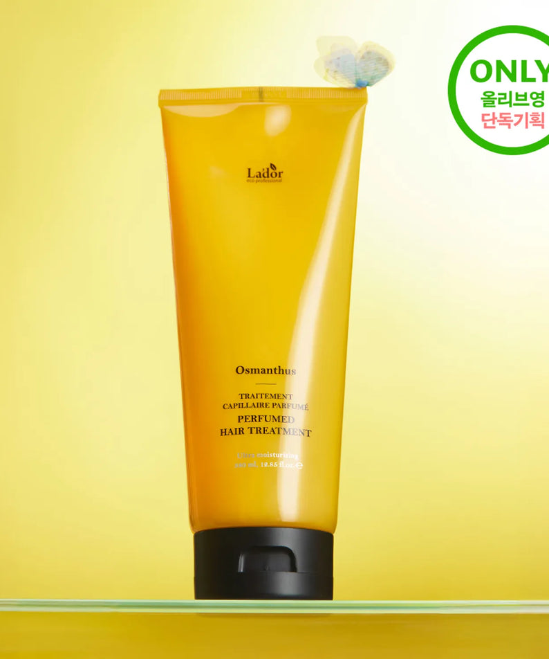 LADOR Perfume Hair Treatment 380ml de la marque Lador, flacon jaune sur fond jaune, contexte produit en studio.