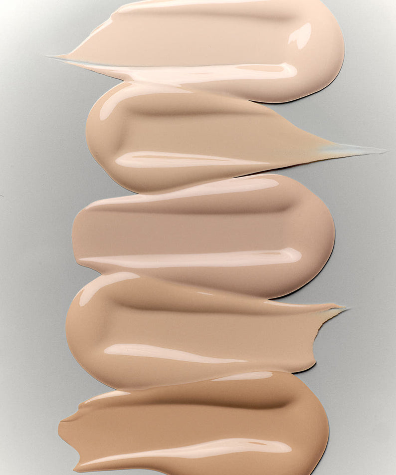 Différentes teintes du LAKA Bonding Cover Cushion sur fond gris. Texture lisse et couvrante du LAKA Bonding Cover Cushion.