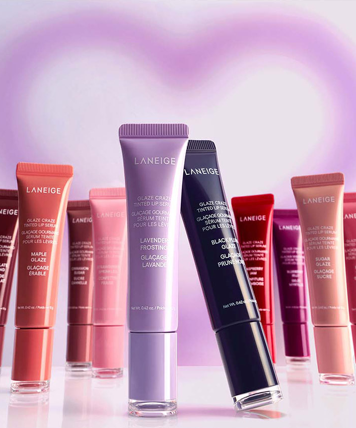 LANEIGE Glaze Craze Tinted Lip Serum, tubes lumineux en dégradé violet et rose sur fond pastel, marque LANEIGE