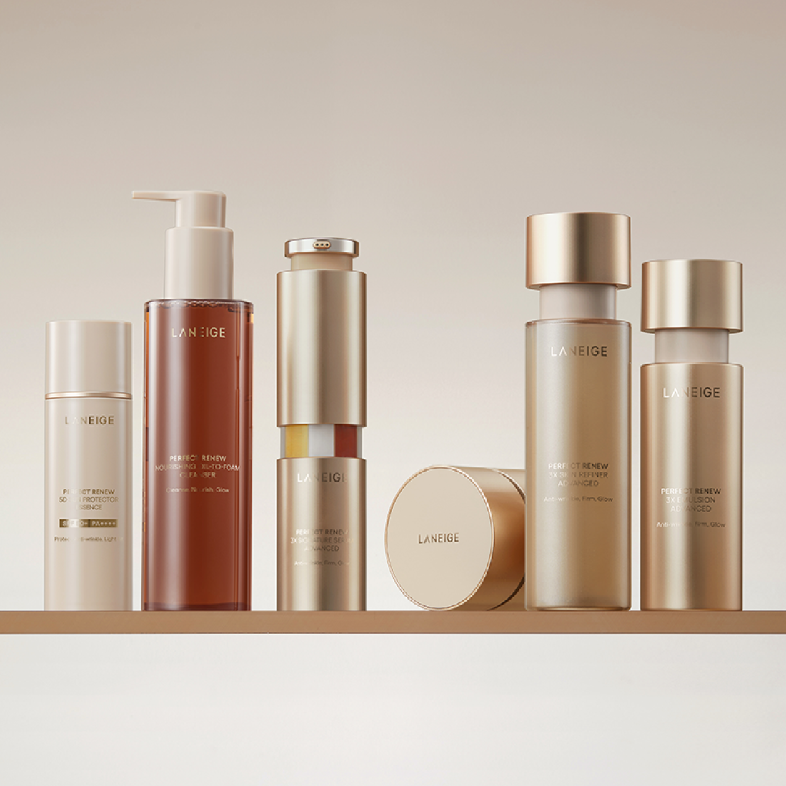 LANEIGE Perfect Renew 3X Skin Refiner Advanced 150ml, flacon premium sur présentoir beige, marque LANEIGE, image produit