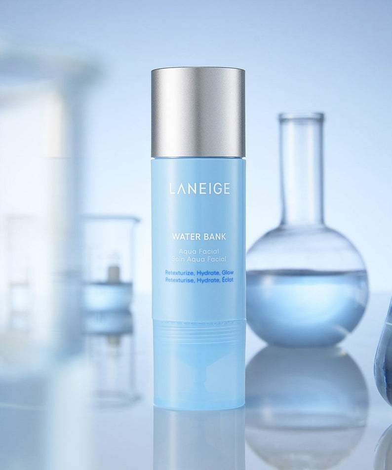 LANEIGE Water Bank Aqua Facial Serum 30ml, flacon bleu dans un décor cosmétique, marque LANEIGE, vue produit