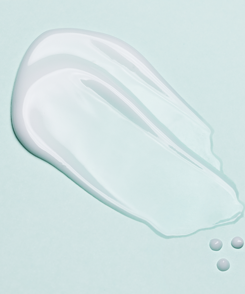 Texture du sérum LANEIGE Smoothie Makeup Serum 30ml, vue rapprochée sur fond vert menthe.