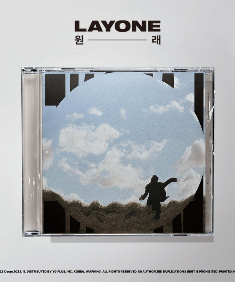 LAYONE - Album Kpop LAYONE, pochette avec ciel et silhouette, style Kpop, produit de la marque Layone sur fond clair.