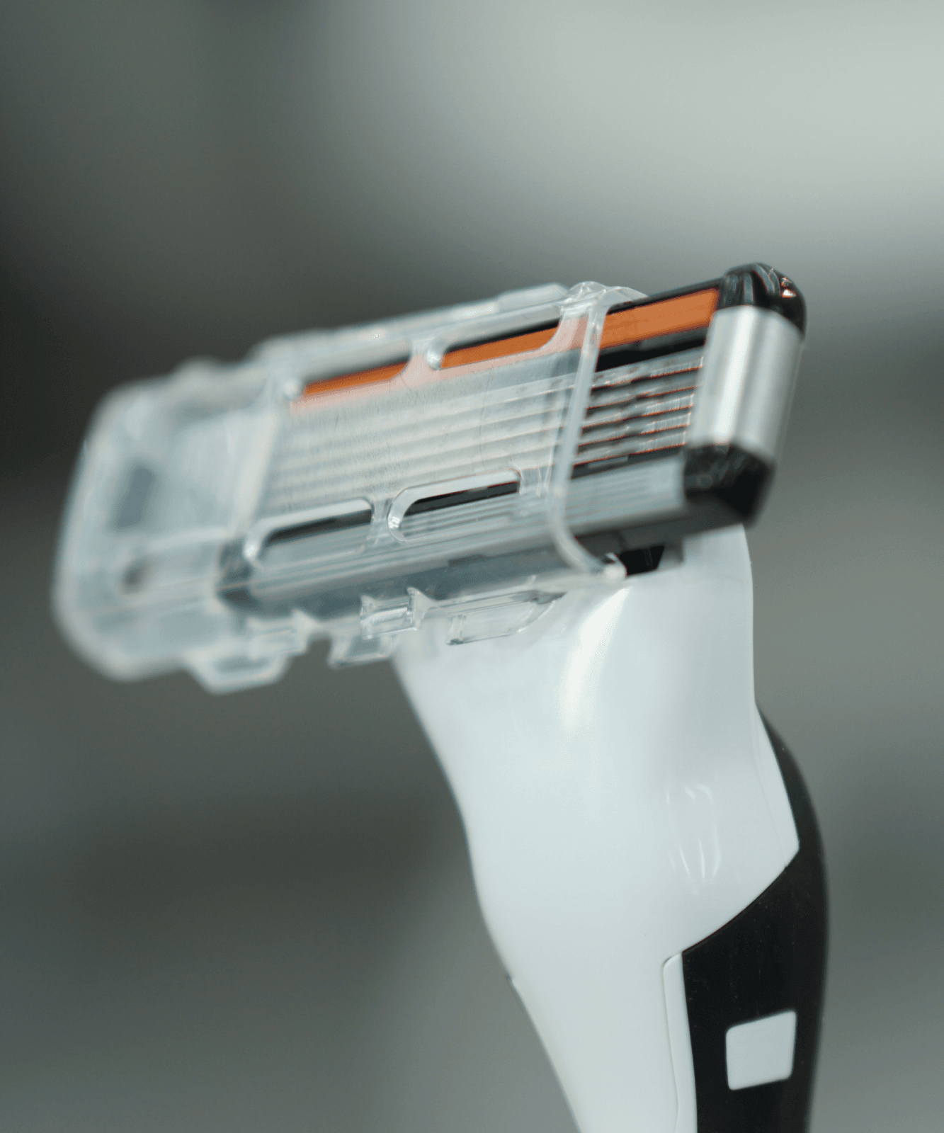 Photo produit LAZY SOCIETY 8 5-Blade Cartridges, cartouches de marque Lazy Society, vue sur rasoir en studio clair.