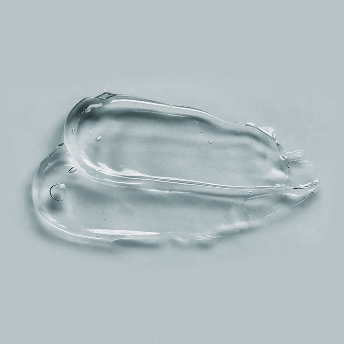 LAZY SOCIETY Cica Shaving Frozen 250ml, gel de rasage à la texture transparente sur fond clair, marque visible.