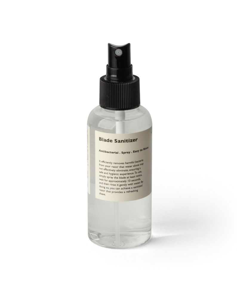 LAZY SOCIETY Razor Blade Sanitizer 120ml, spray désinfectant pour lame, bouteille blanche sur fond noir, marque Lazy Society