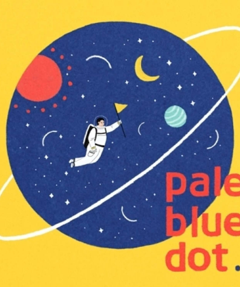 LEE ARAM - PALE BLUE DOT (2ND ) - Album Kpop : visuel astral jaune/bleu avec planète et astronaute, thème spatial.