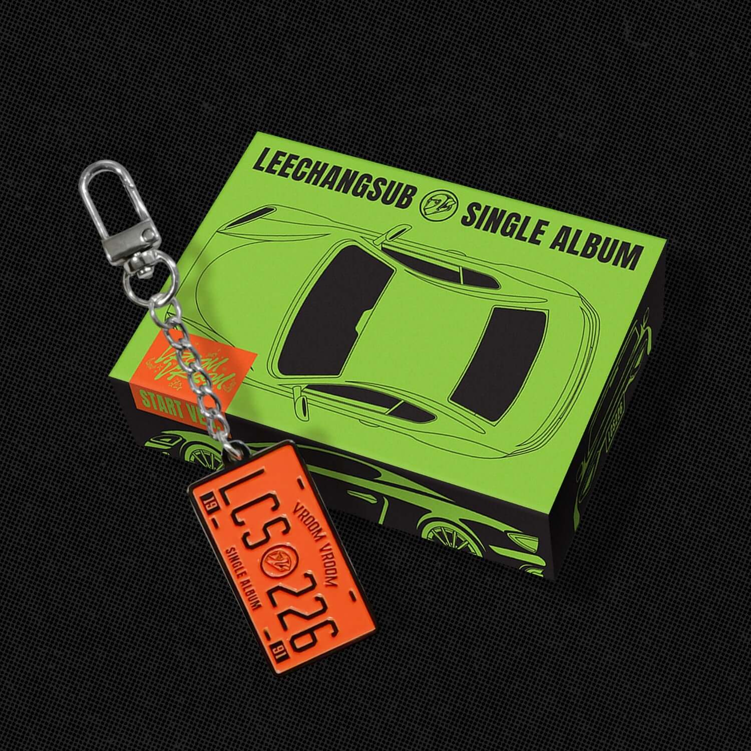 LEE CHANGSUB - SINGLE ALBUM [VROOM VROOM] (START ver.) (META) - Album Kpop, couverture verte avec porte-clés sur fond noir.