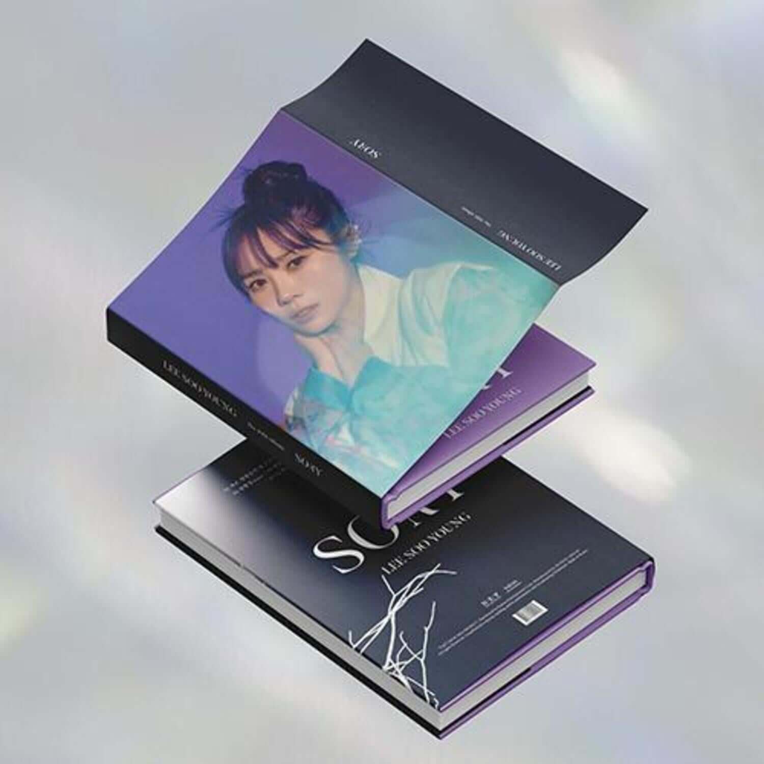 LEE SOO-YOUNG - 10th Album [SORY] - Album Kpop : jaquette violette avec portrait; albums empilés sur fond clair, style K-pop.
