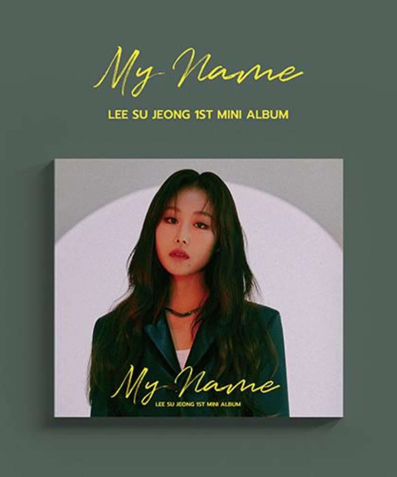 LEE SU JEONG - 1st Album [My Name] - Album Kpop : couverture avec photo de LEE SU JEONG, fond vert, titre My Name