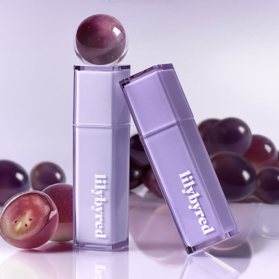 LILYBYRED Bloody Coating Tint, packaging violet et billettes rouges, visuel maquillage sur fond clair (marque LILYBYRED).