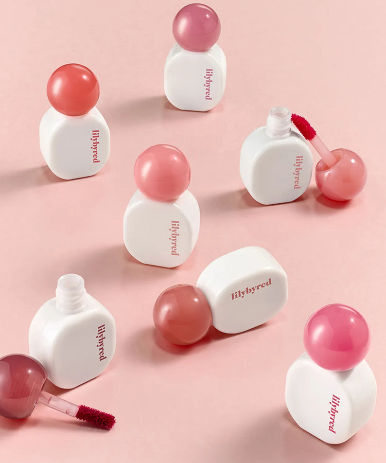 LILYBYRED Sugar Wrapping Tint Gloss de la marque LILYBYRED, gloss teinté rose sur fond rose pastel, packshots.