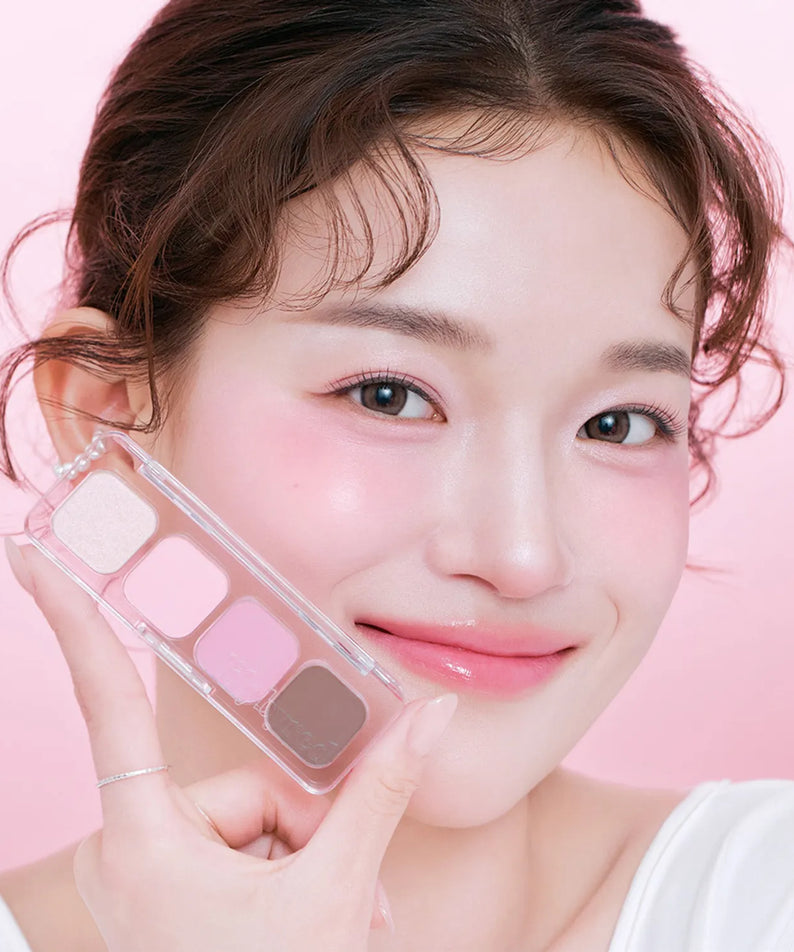 LILYBYRED Mood It Palette en main, montrant des nuances de maquillage délicates, ambiance douce et féminine. Parfait pour un look naturel.